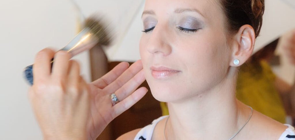 How to Apply Liquid Highlighter