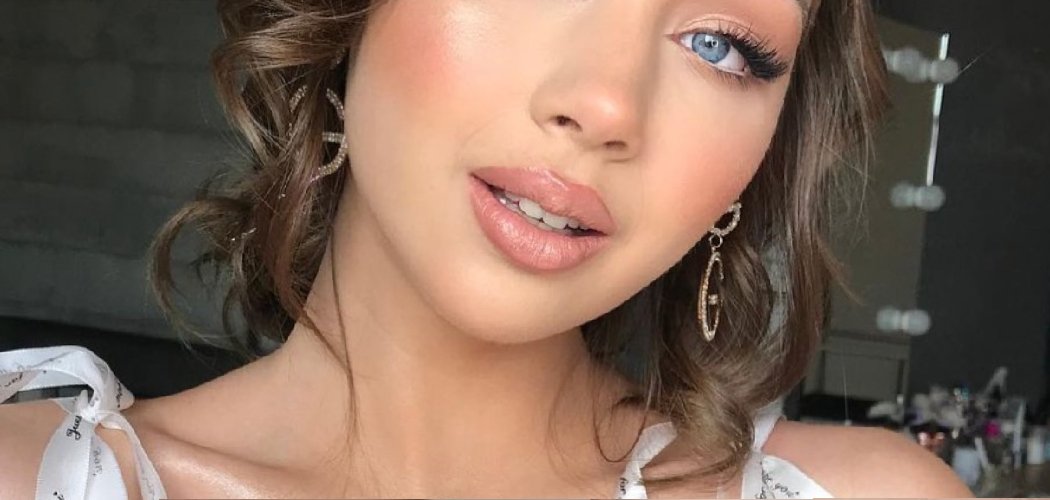How to Apply Glam Makeup