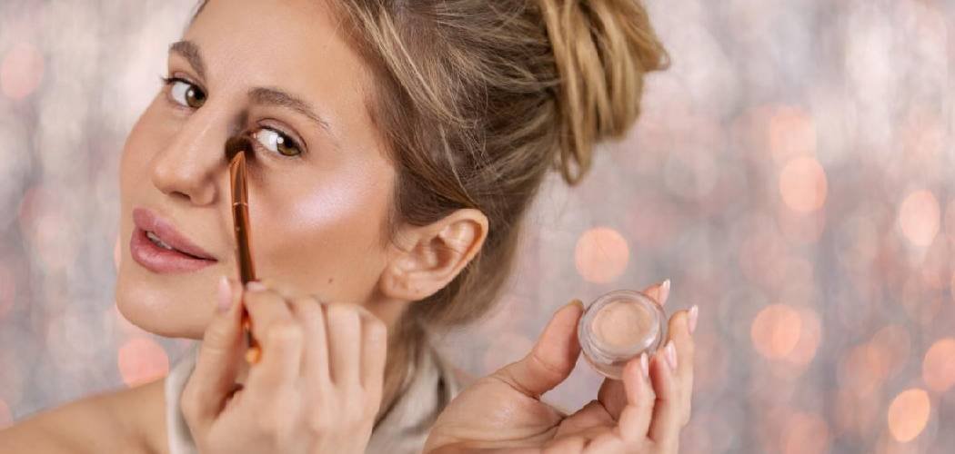 How to Apply Liquid Highlighter